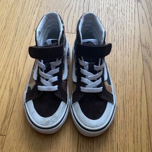 Super dope brown camo vans.